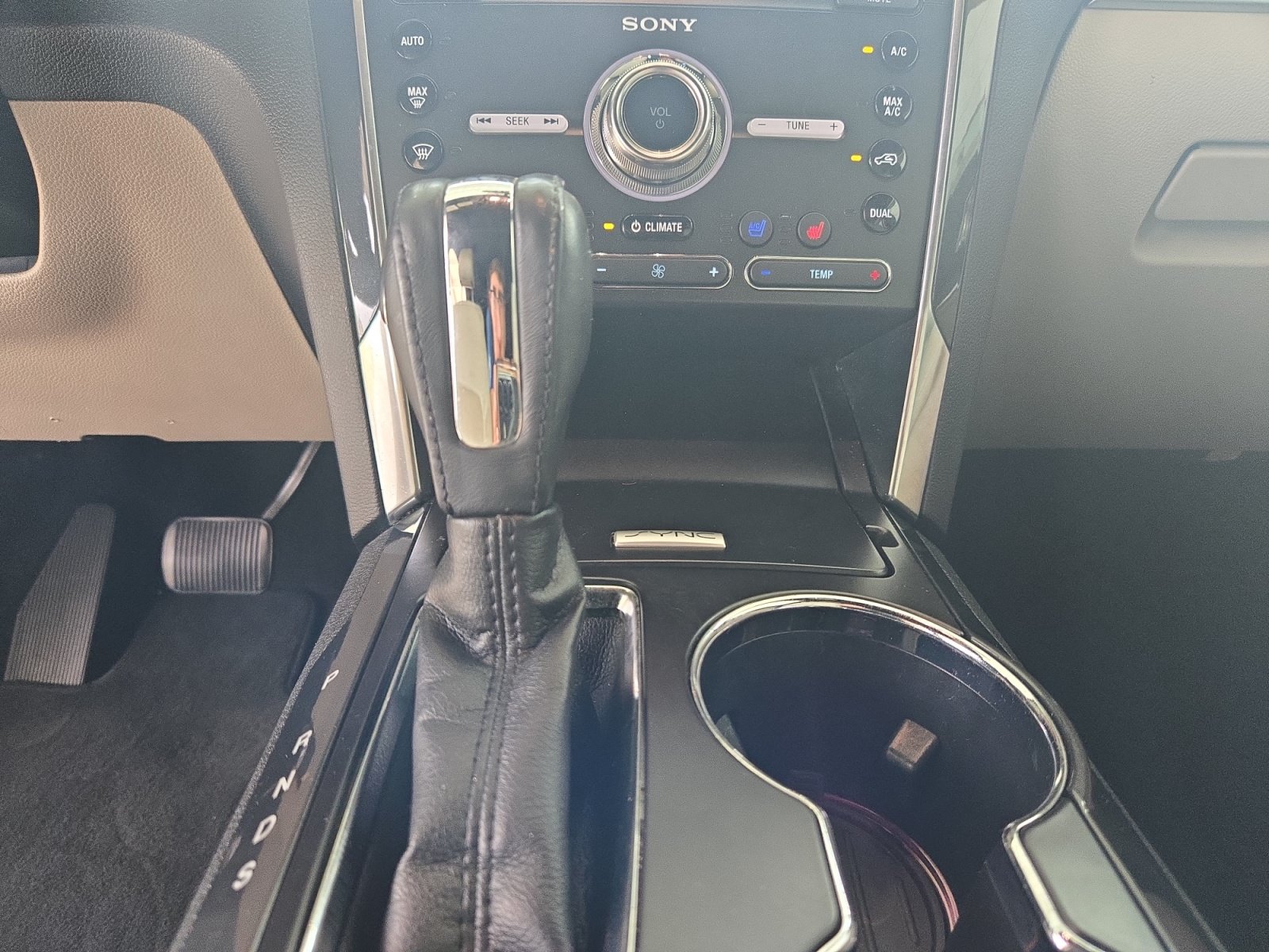 Used 2019 Ford Explorer Limited w/ Class III Trailer Tow Package FWD image 12