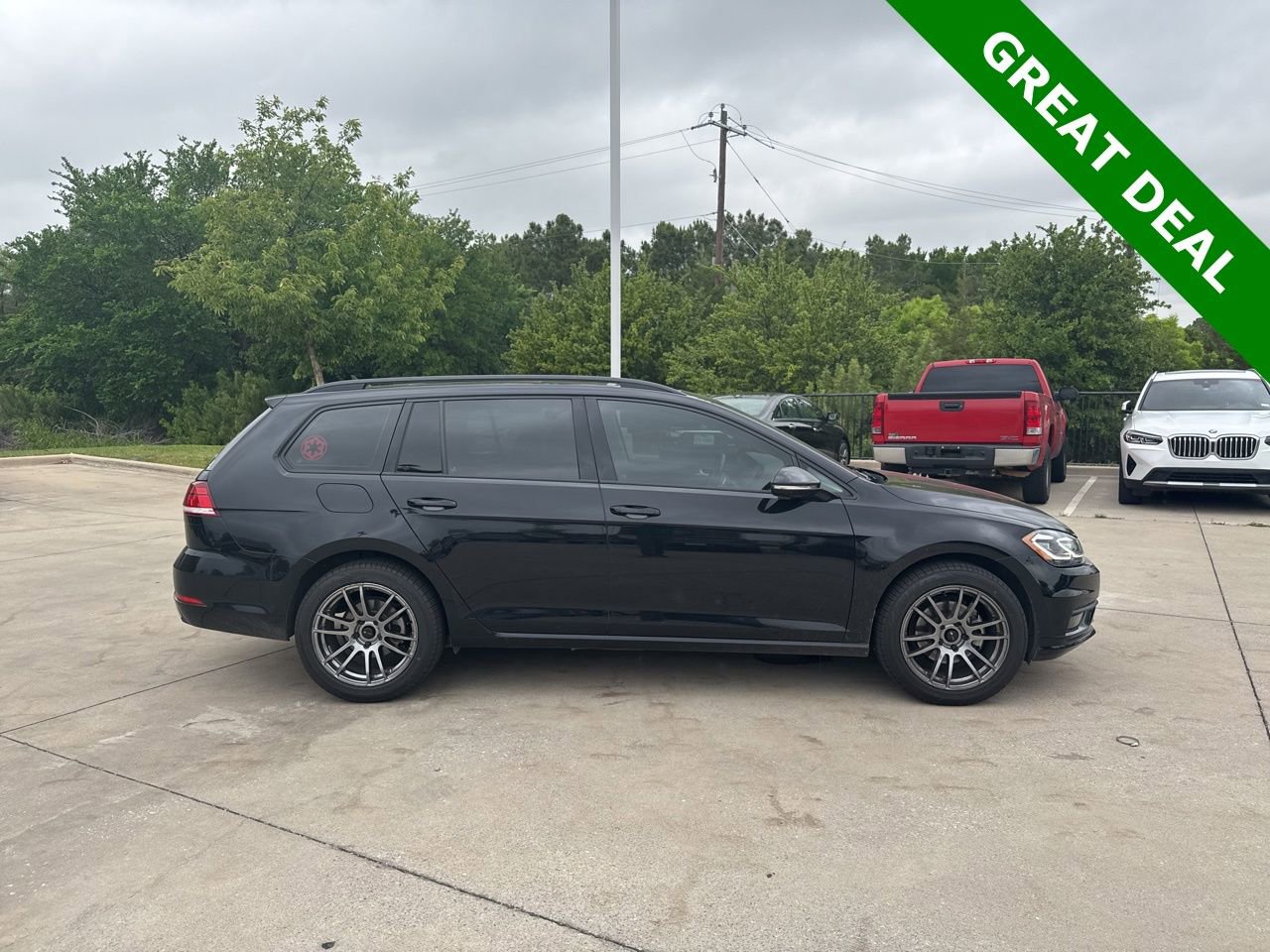 Used 2019 Volkswagen Golf SE image 4
