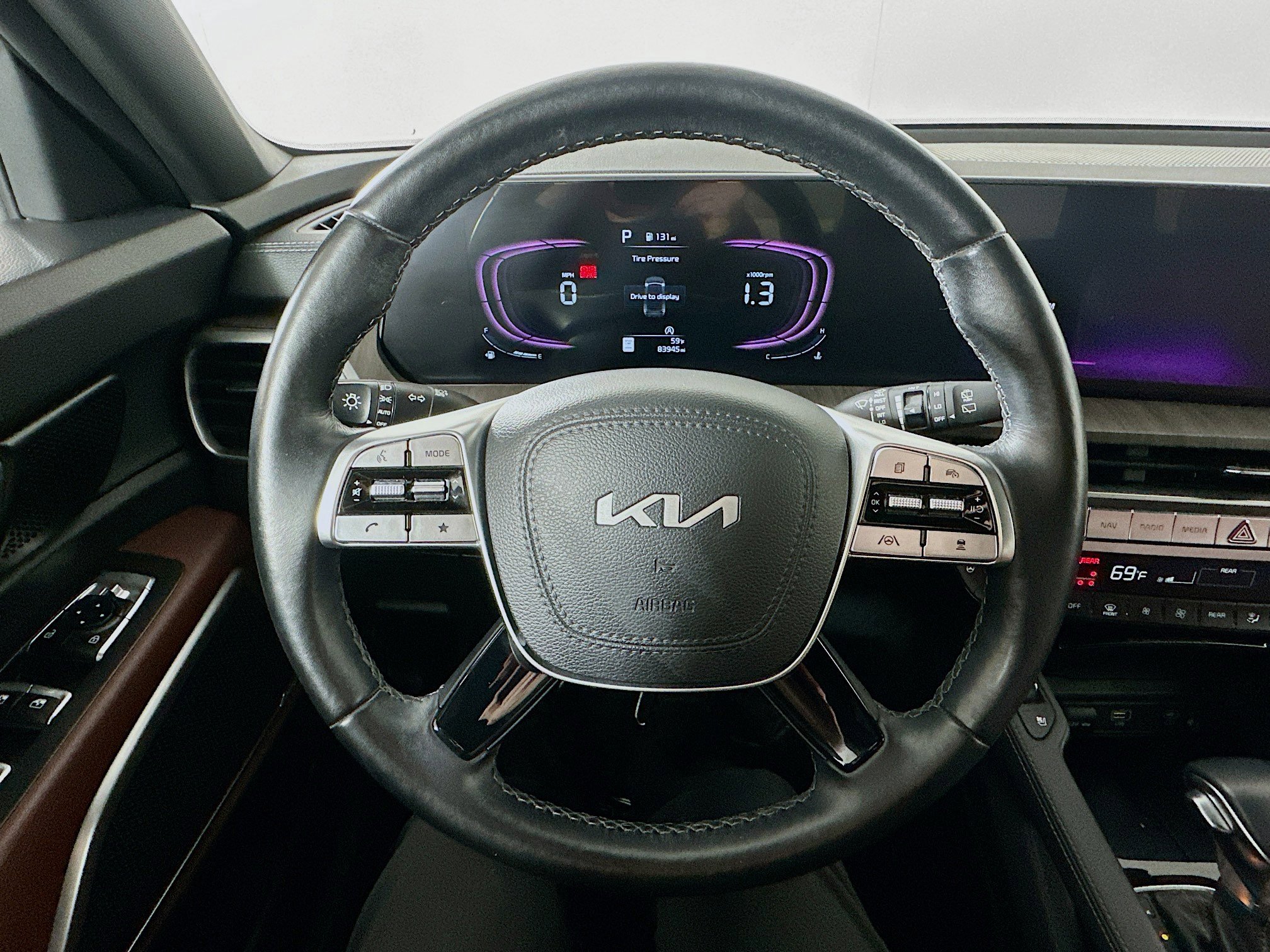 Used 2023 Kia Telluride EX w/ EX Captain's Chair Package image 11