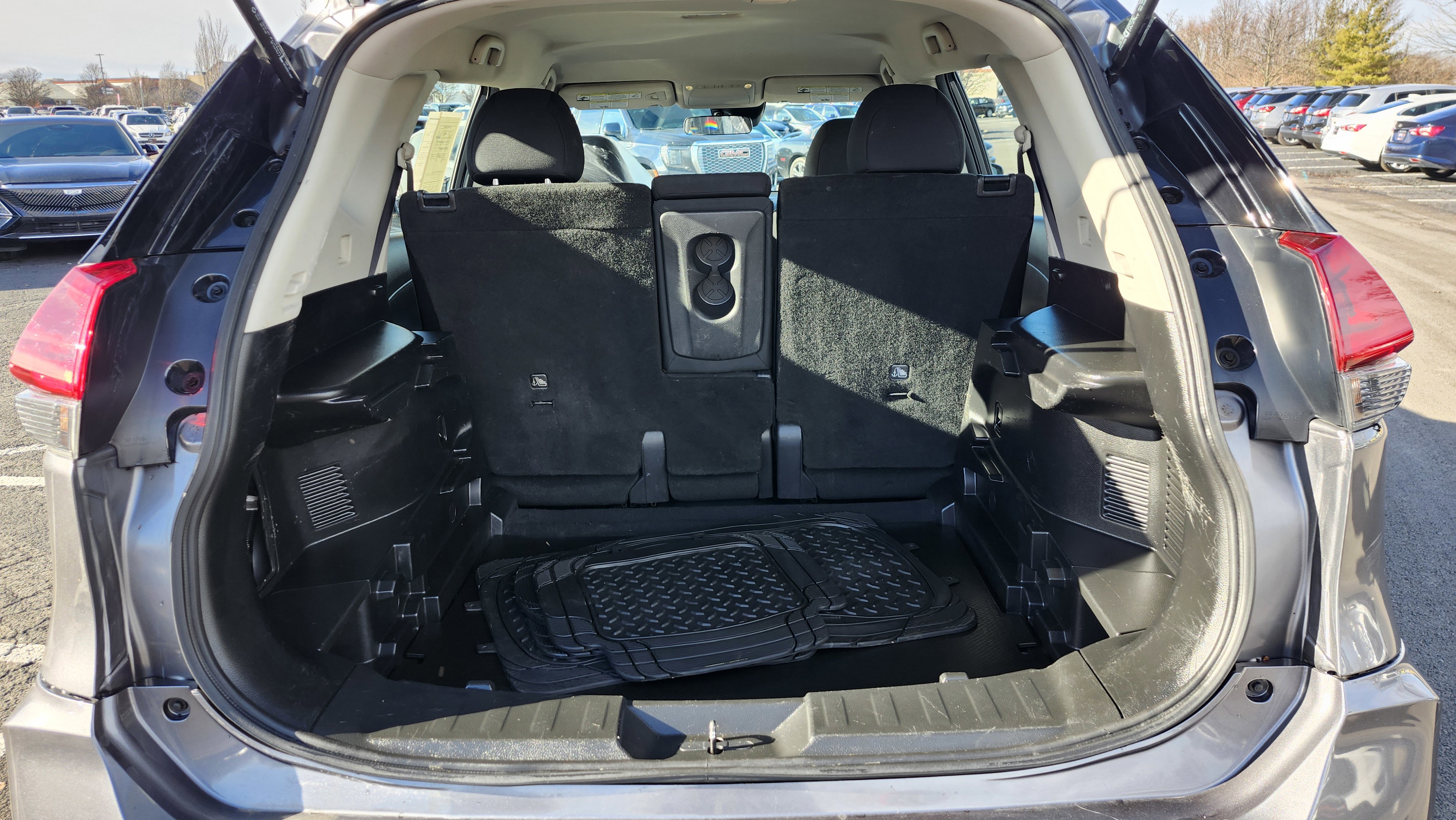 Used 2020 Nissan Rogue S image 19