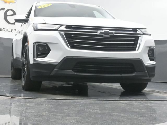 Used 2023 Chevrolet Traverse LT image 3