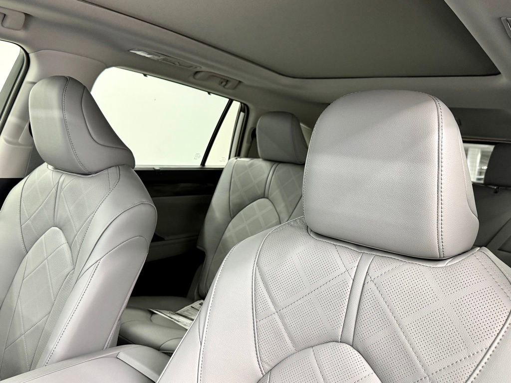 Used 2026 Toyota Highlander Platinum image 22