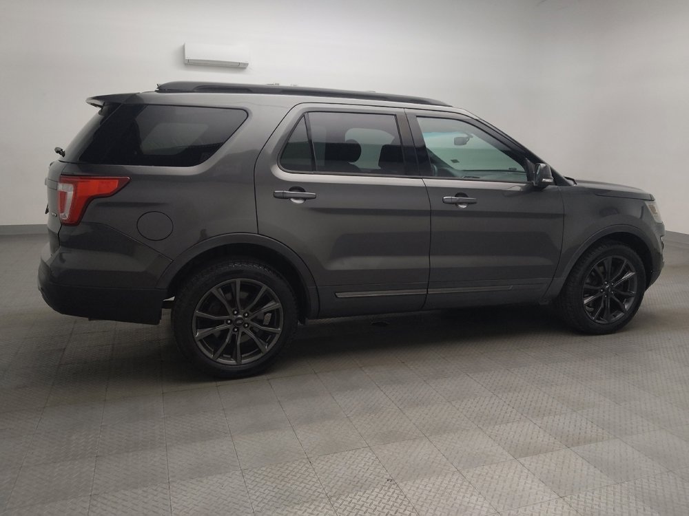 Used 2017 Ford Explorer XLT w/ Equipment Group 202A AWD/4WD image 10