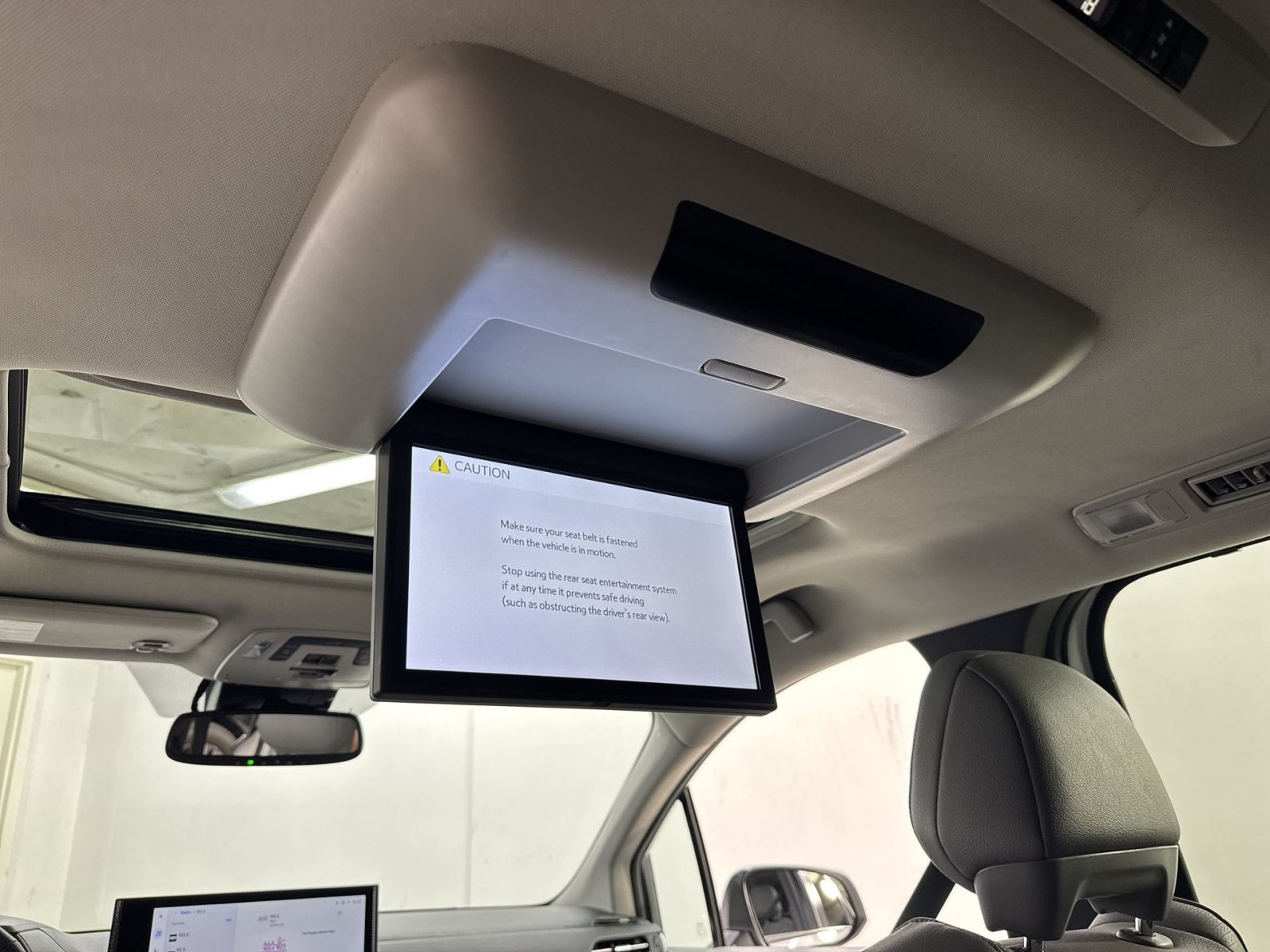 Used 2026 Toyota Sienna XLE FWD image 46