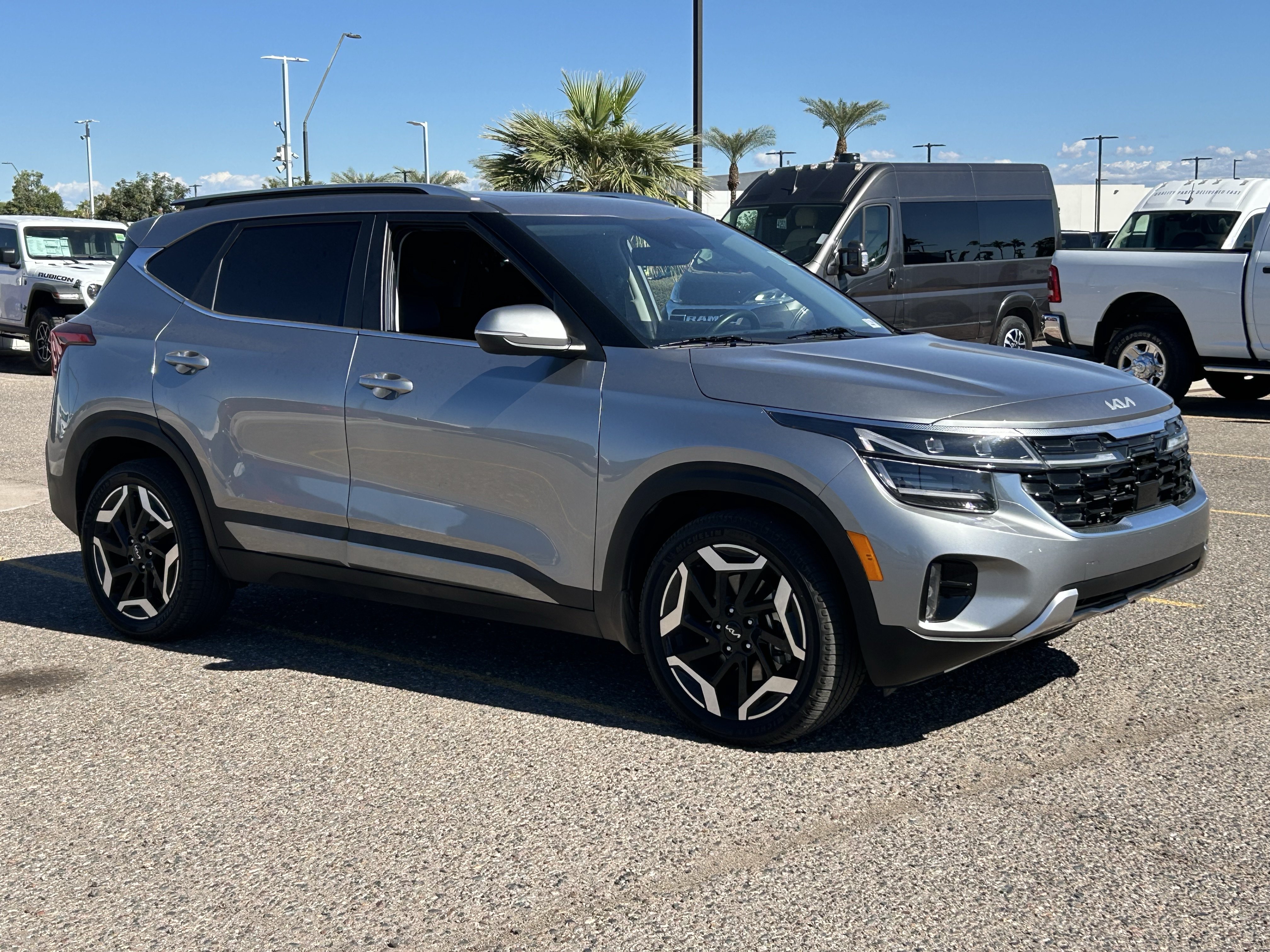 Used 2024 Kia Seltos SX w/ SX Sunroof Package AWD/4WD image 7
