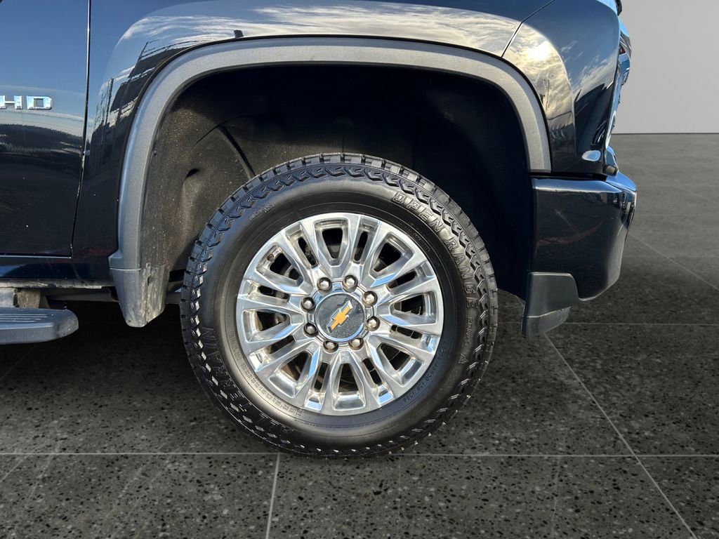 Used 2022 Chevrolet Silverado 3500 High Country w/ Technology Package image 9