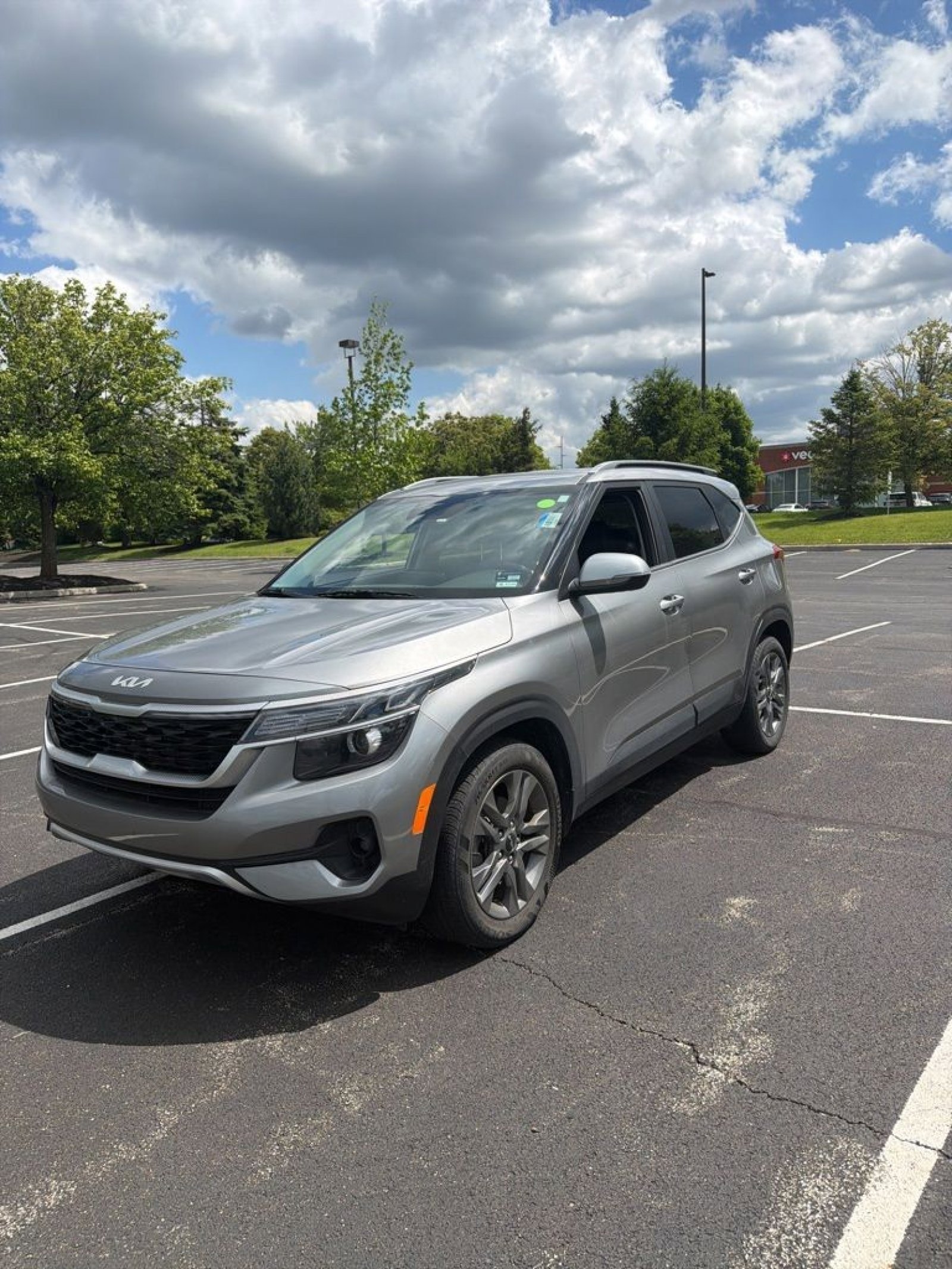 Used 2023 Kia Seltos S w/ Navigation Package FWD image 2