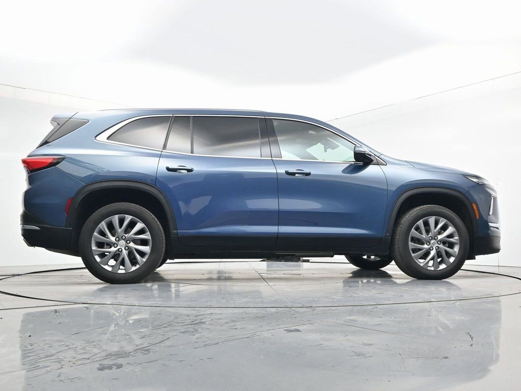 Used 2025 Buick Enclave Preferred AWD/4WD image 31