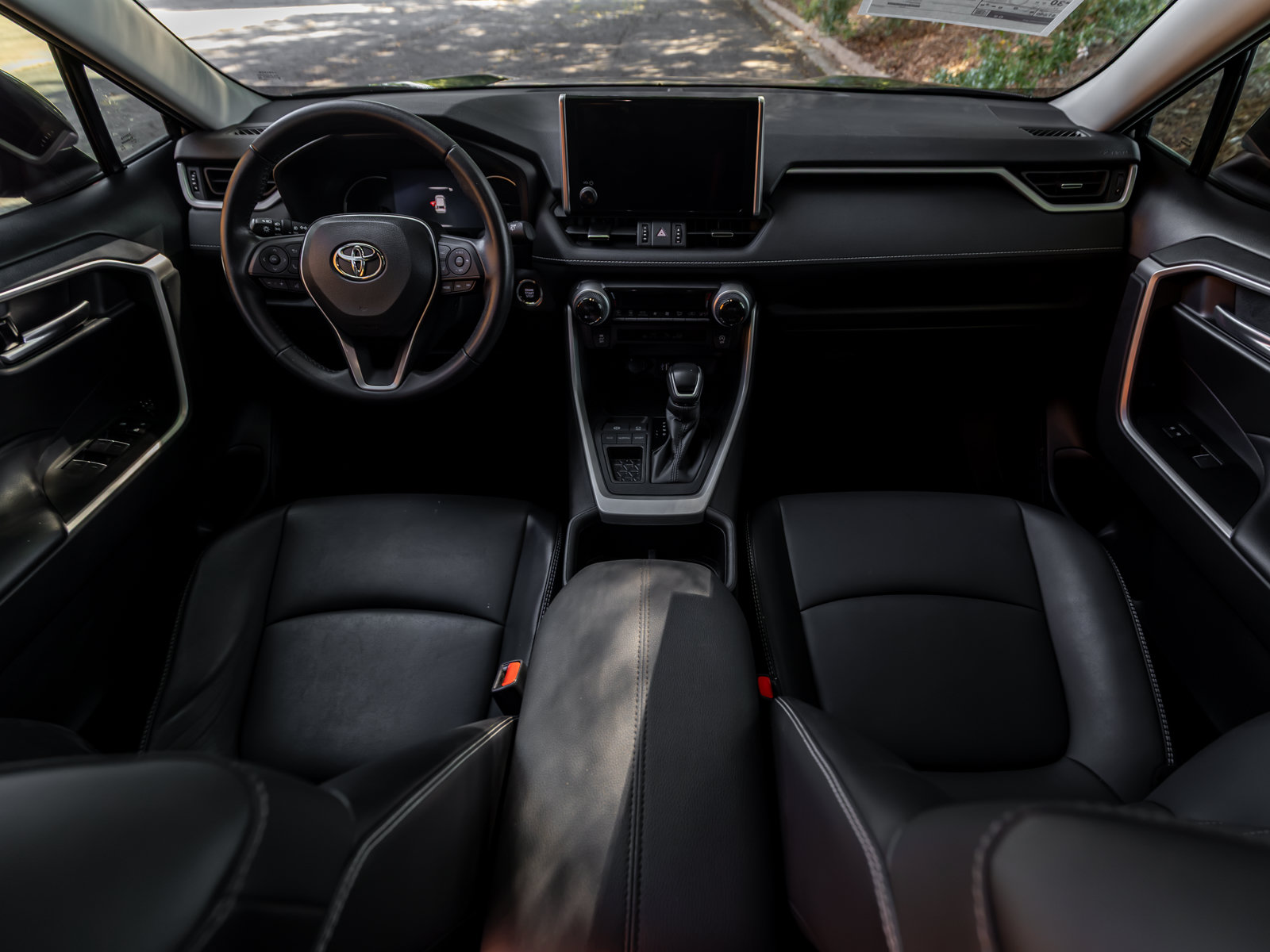 Used 2023 Toyota RAV4 XLE Premium FWD image 5