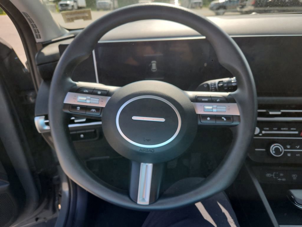 Used 2025 Hyundai Tucson SE image 13