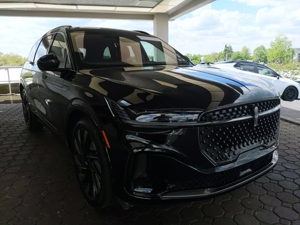 Certified 2025 Lincoln Nautilus Black Label w/ Jet Appearance Package AWD/4WD image 4