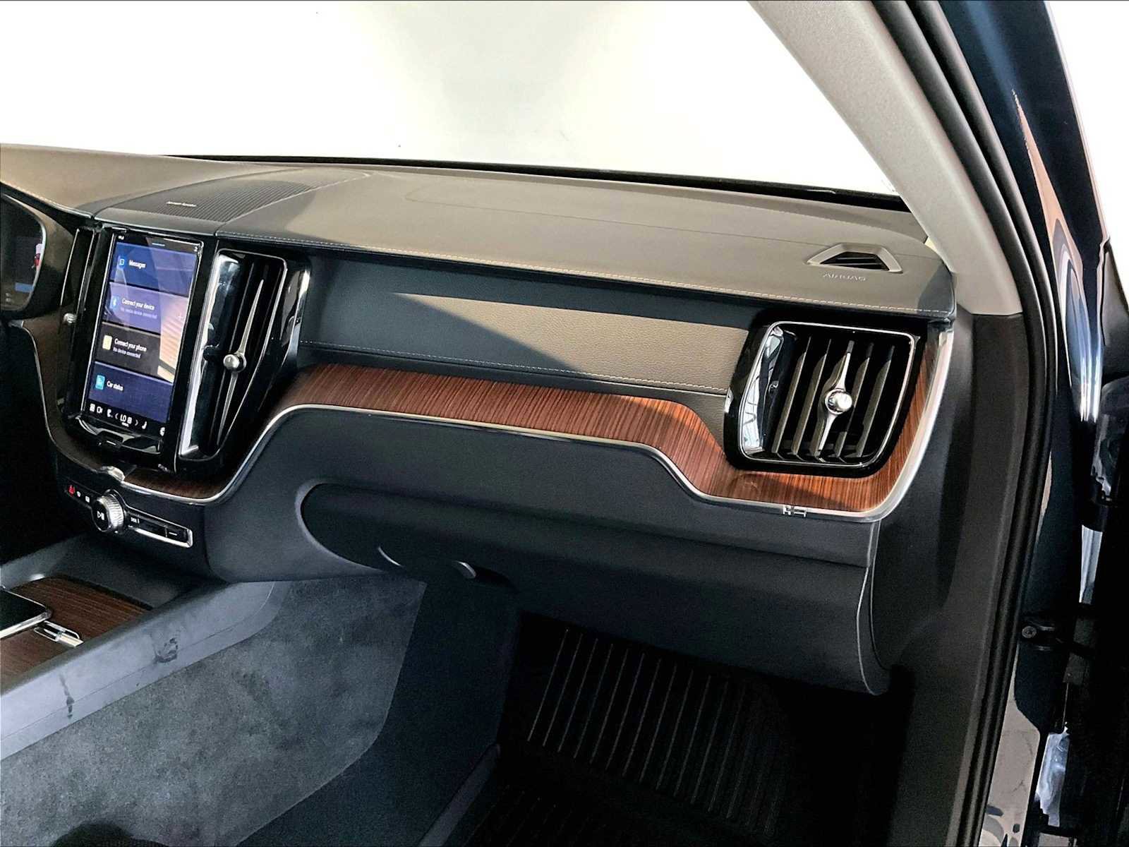 Used 2024 Volvo XC60 T8 Ultimate image 23
