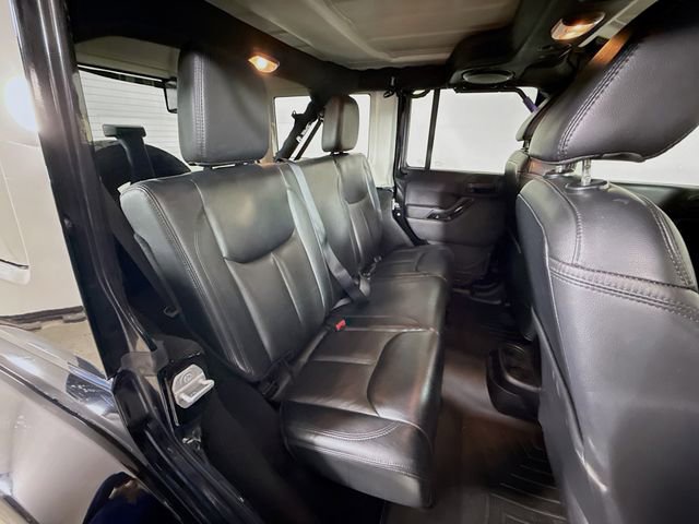 Used 2014 Jeep Wrangler Unlimited Sahara image 25