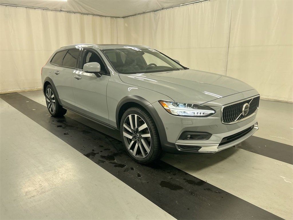 Used 2024 Volvo V90 B6 Cross Country Ultimate image 1