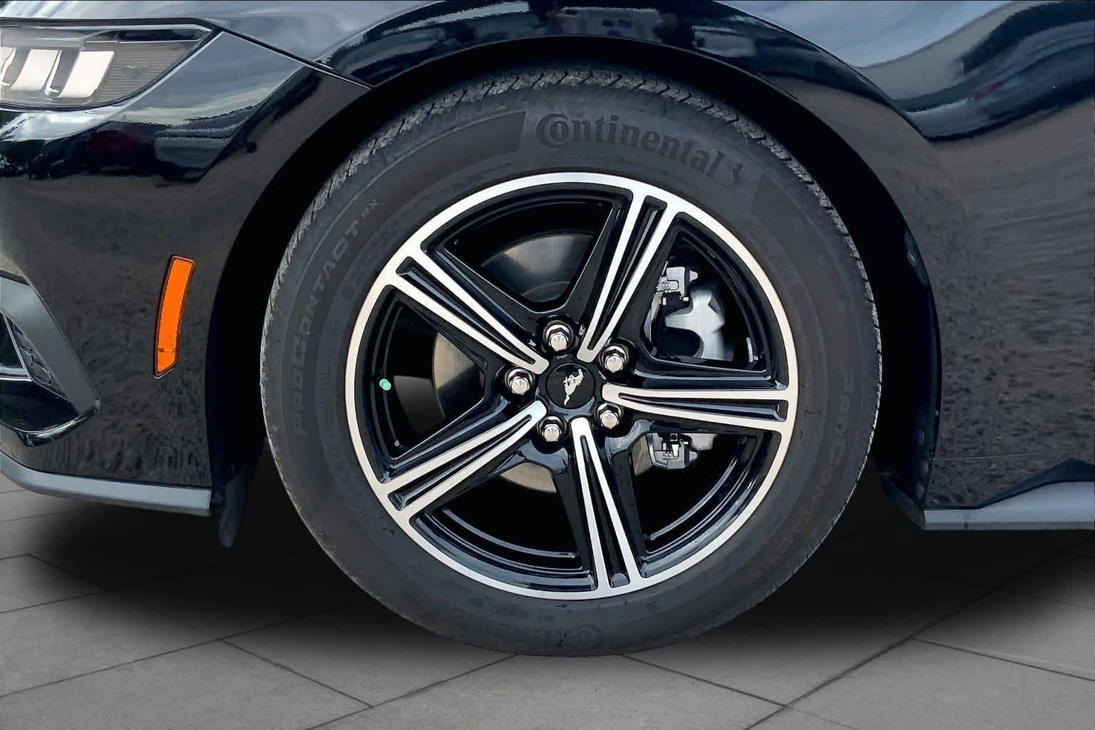 Used 2025 Ford Mustang Coupe RWD image 10