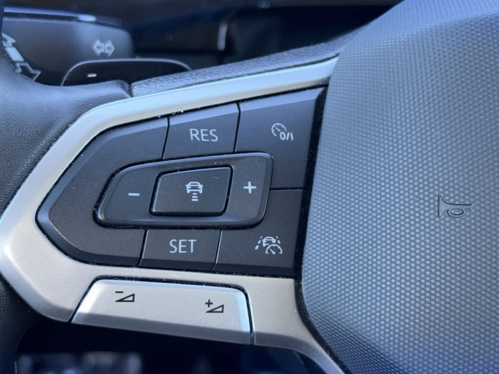 Certified 2025 Volkswagen Atlas Peak Edition SE AWD/4WD image 11