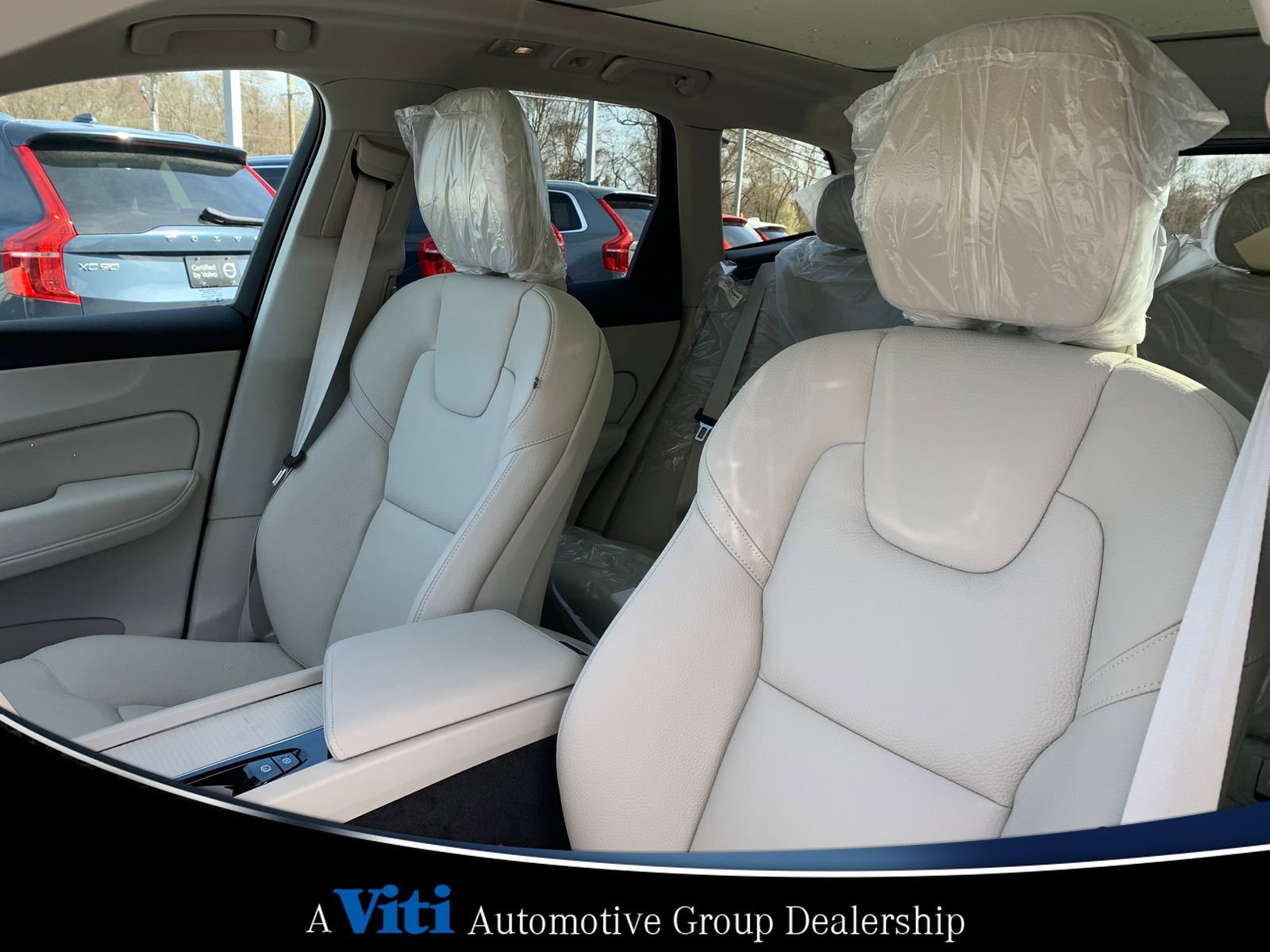 Used 2025 Volvo XC60 B5 Core w/ Climate Package image 12