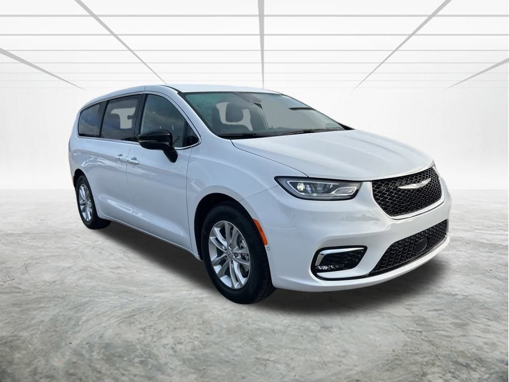 New 2026 Chrysler Pacifica Select image 2