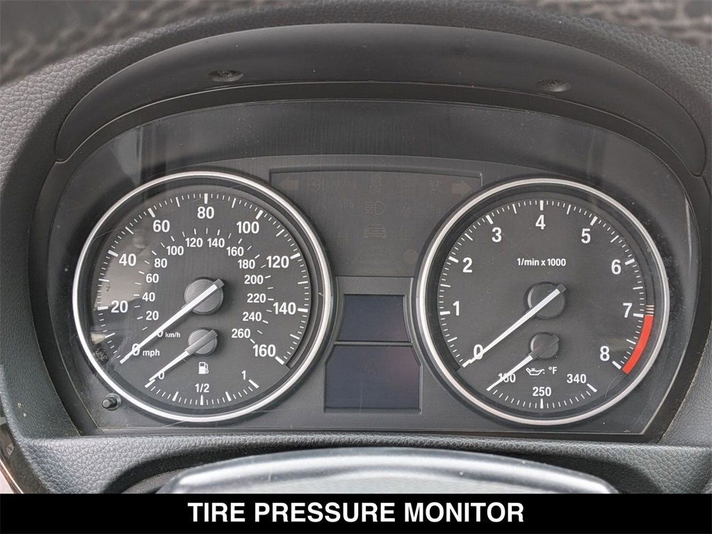 Used 2011 BMW 335i Convertible image 22