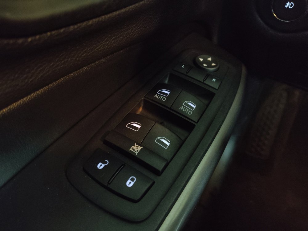 Used 2019 Jeep Cherokee Limited image 27