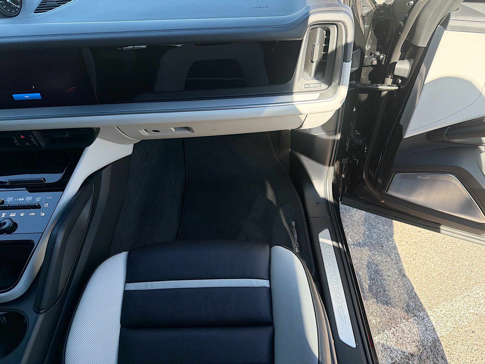 Used 2024 Porsche Cayenne Turbo image 17