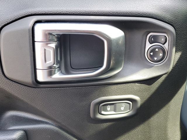 Used 2025 Jeep Gladiator Mojave w/ Convenience Group AWD/4WD image 13