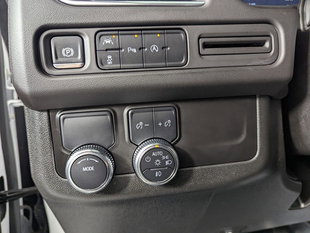 Used 2024 GMC Yukon SLT image 13