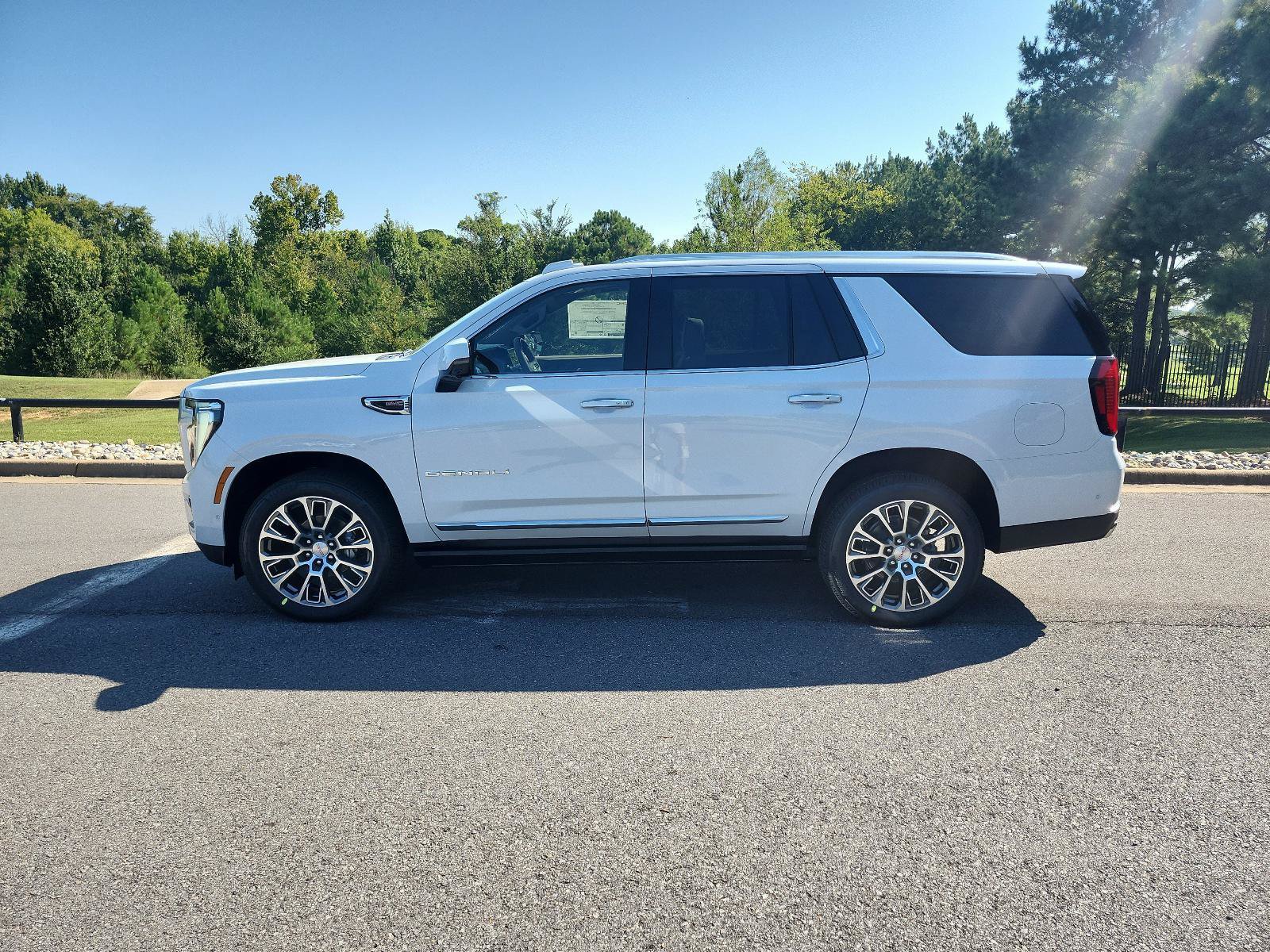 New 2027 GMC Yukon Denali w/ Sun & Power Step Package AWD/4WD image 2