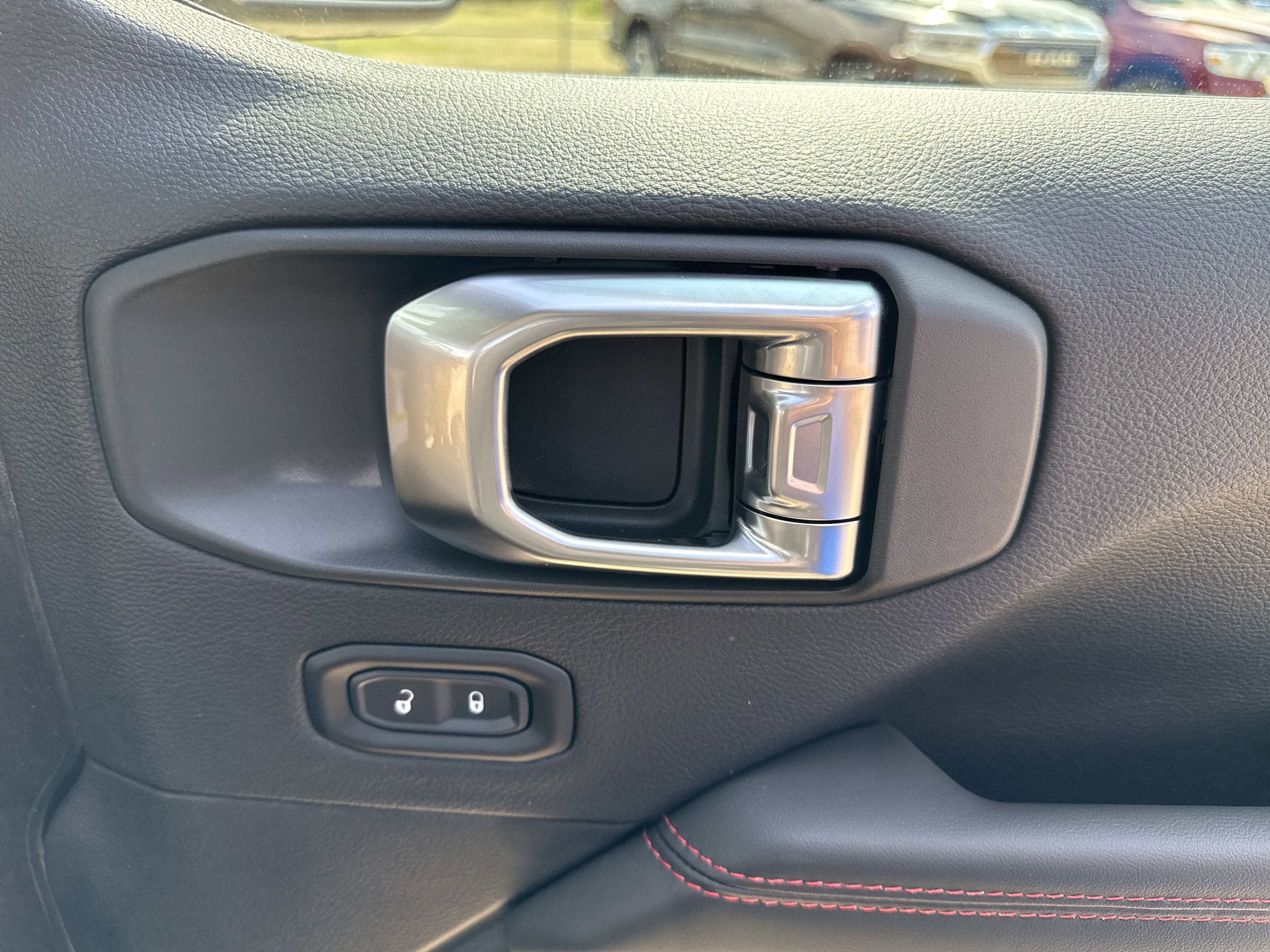 New 2025 Jeep Wrangler Unlimited Rubicon w/ Technology Group image 24