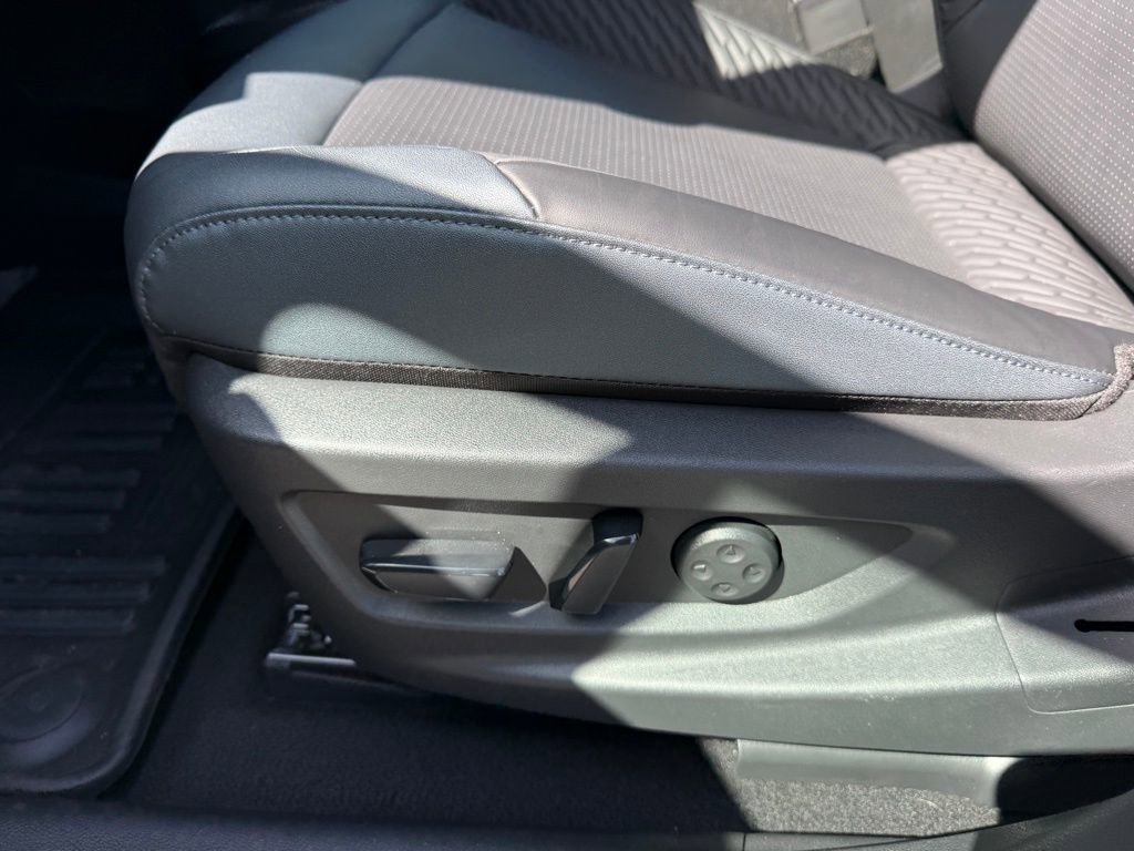 Used 2026 Nissan Leaf Platinum+ w/ Cargo Package (Platinum+) FWD image 15