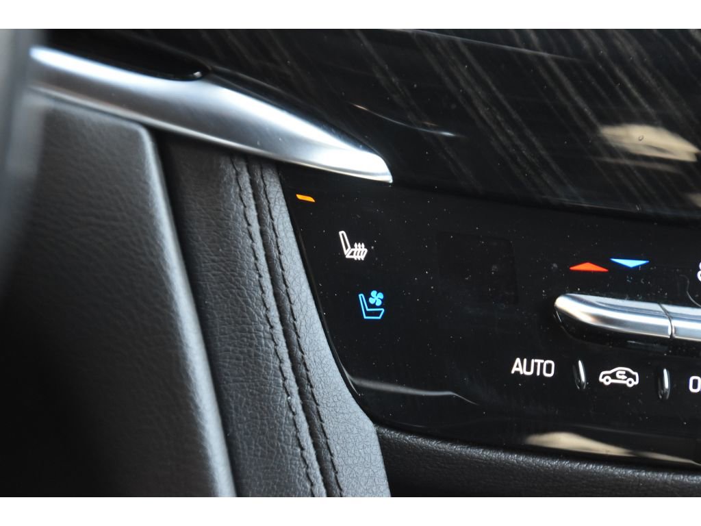 Used 2020 Cadillac XT6 Premium Luxury AWD/4WD image 39