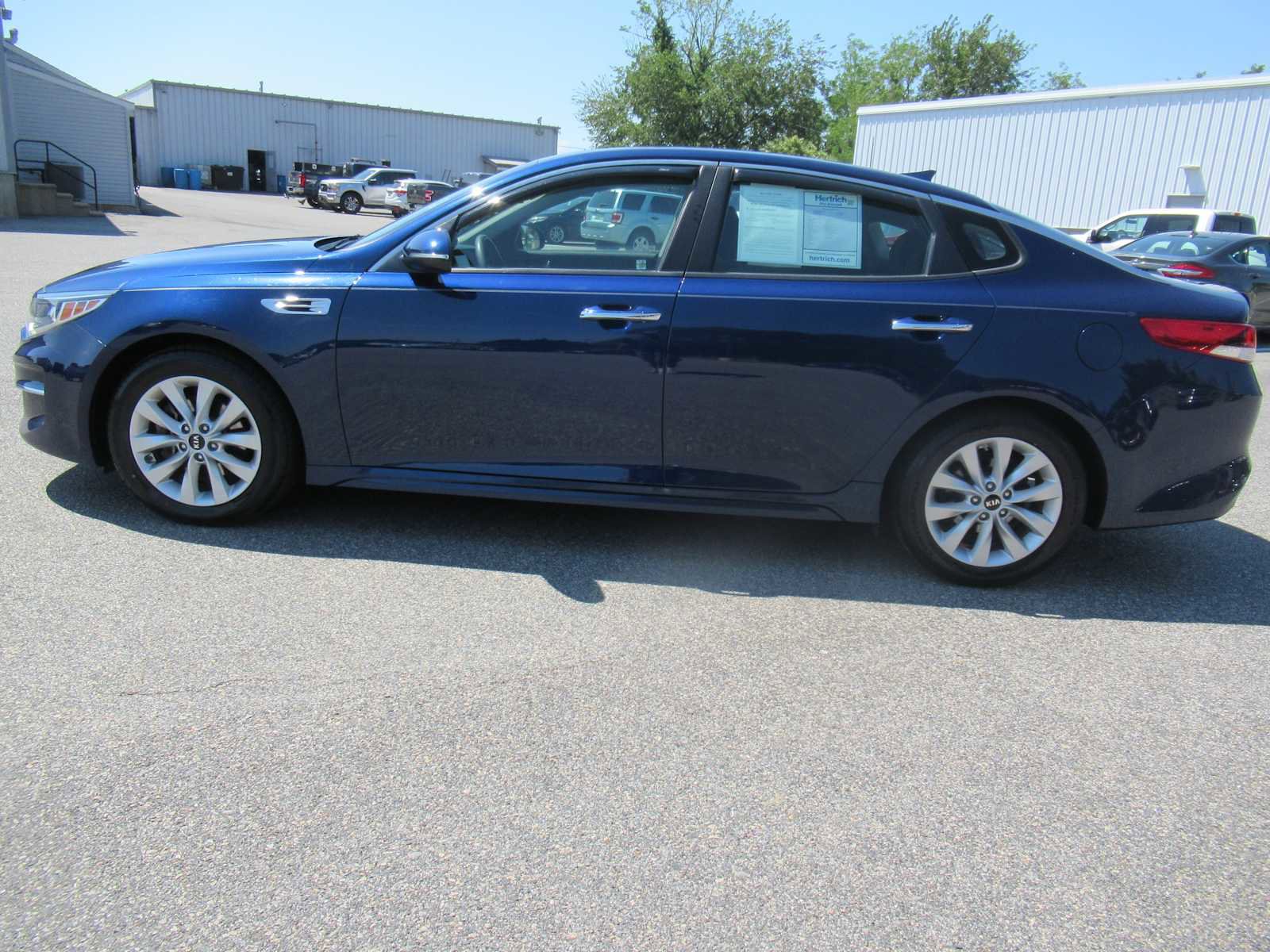 Used 2018 Kia Optima LX w/ 17" Alloy Wheels Package FWD image 8