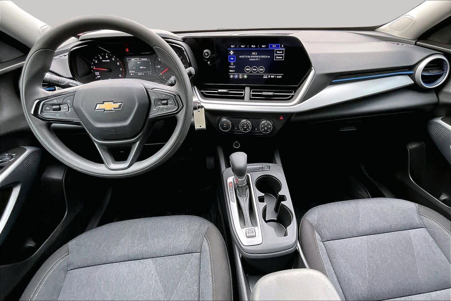 Used 2025 Chevrolet Trax LS w/ LS Convenience Package FWD image 15
