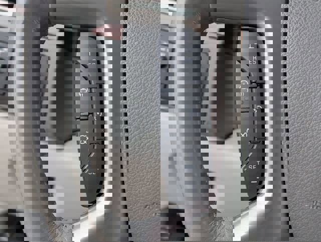 Used 2013 Chevrolet Avalanche LTZ image 23