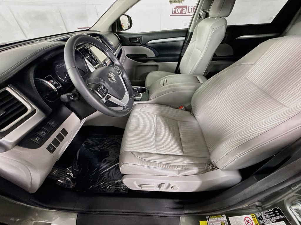 Certified 2018 Toyota Highlander Plus AWD/4WD image 23