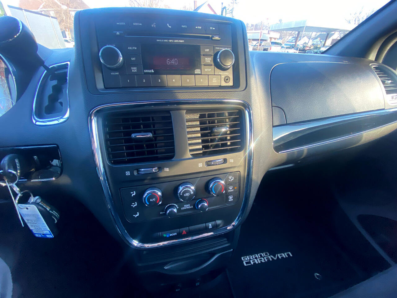 Used 2016 Dodge Grand Caravan SE image 24