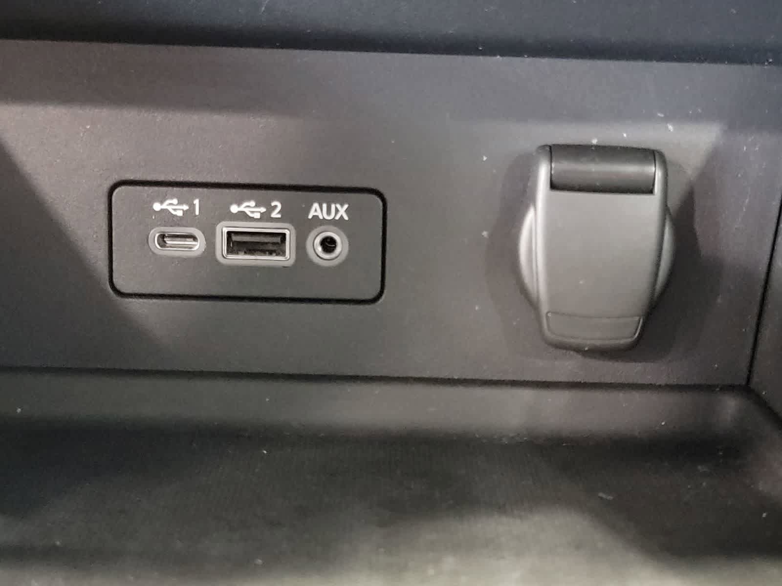 Used 2023 Nissan Sentra SR w/ SR Premium Package FWD image 25