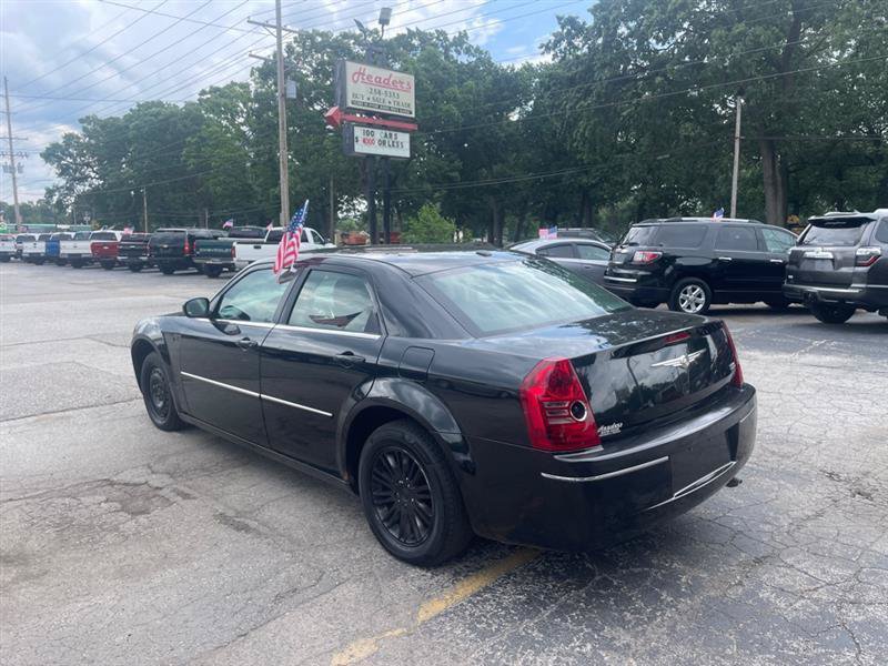 Used 2010 Chrysler 300 Touring RWD image 7
