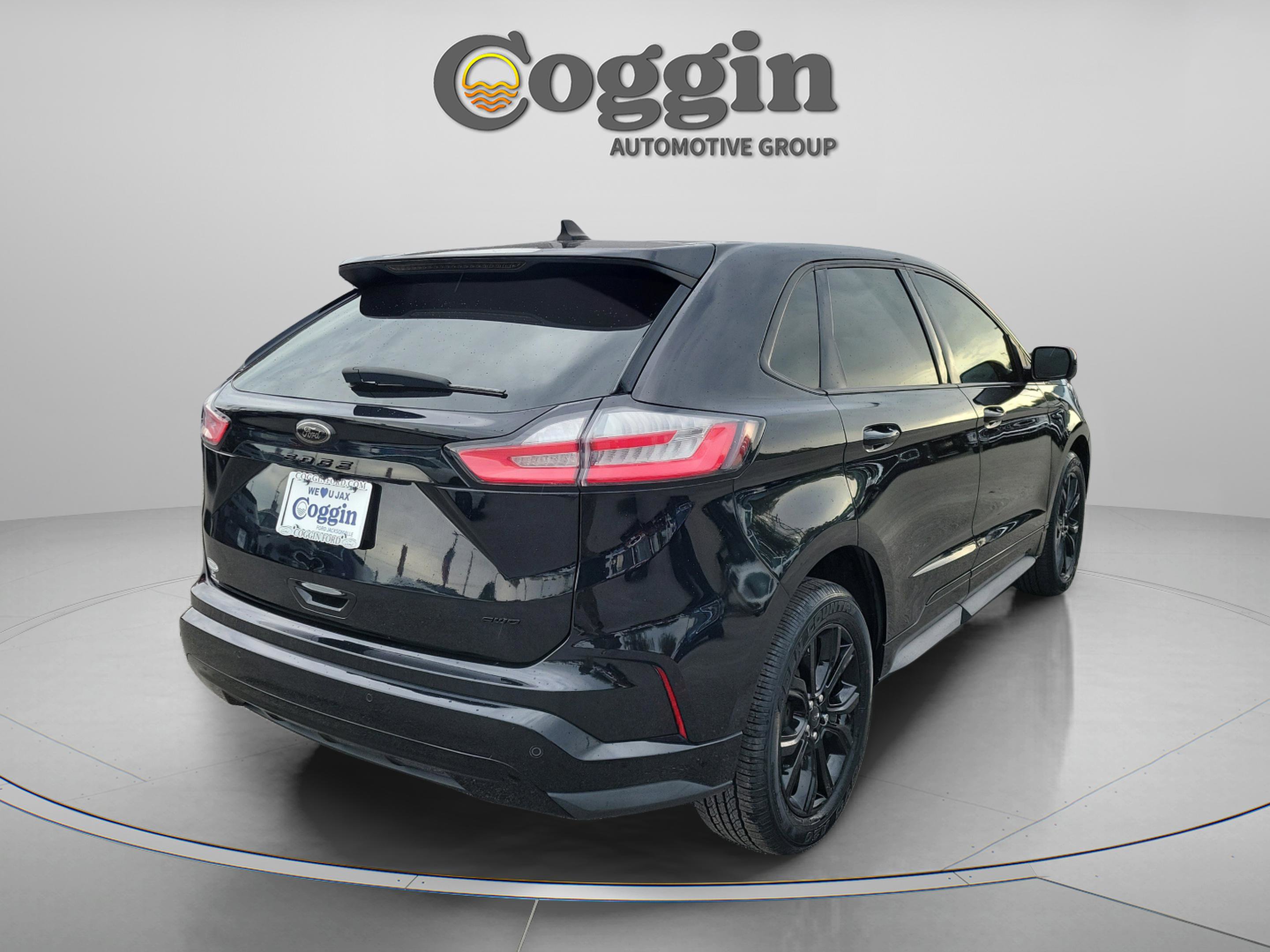 Used 2022 Ford Edge SE w/ Black Appearance Package image 3