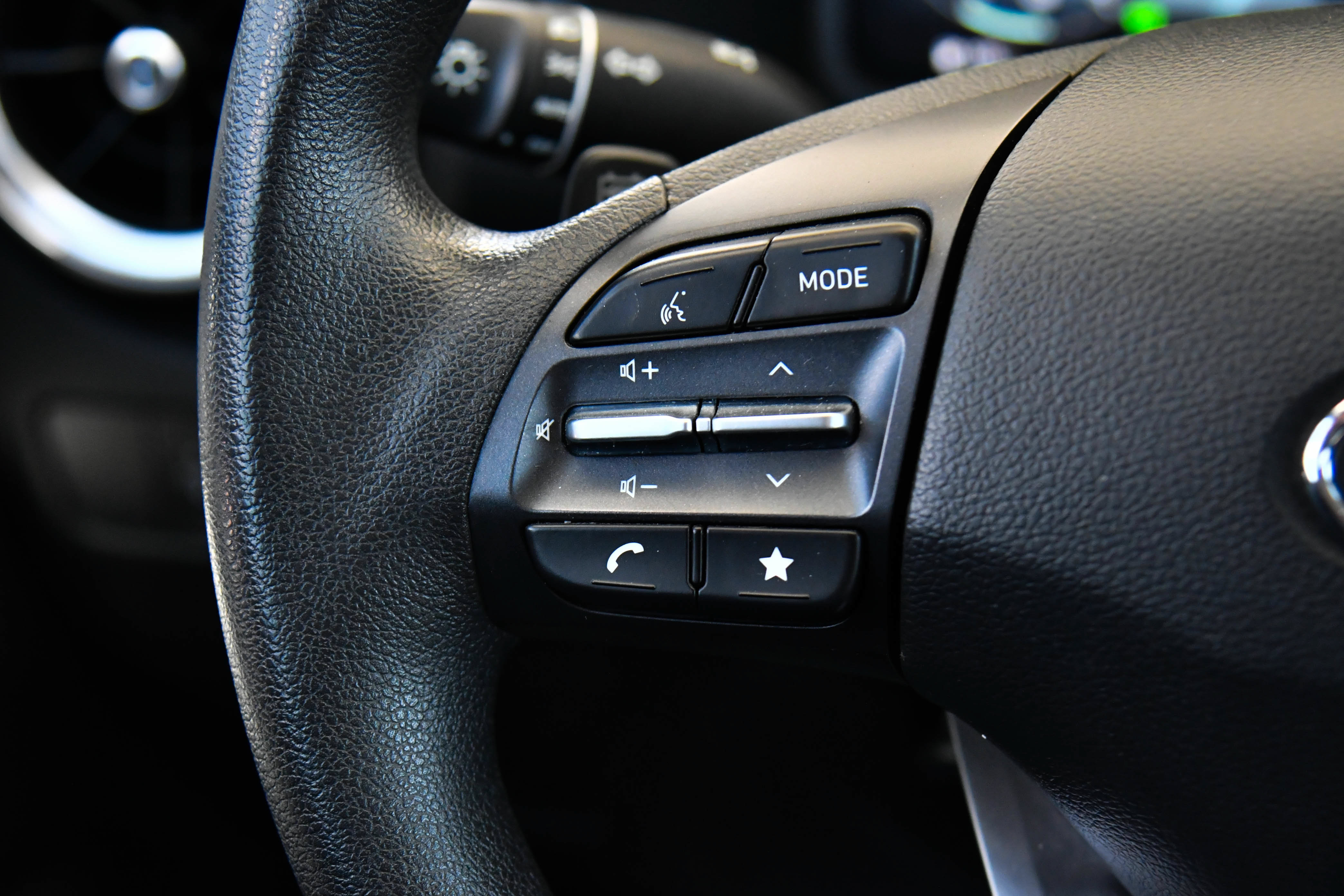 Used 2023 Hyundai Kona SE w/ Cargo Package FWD image 31