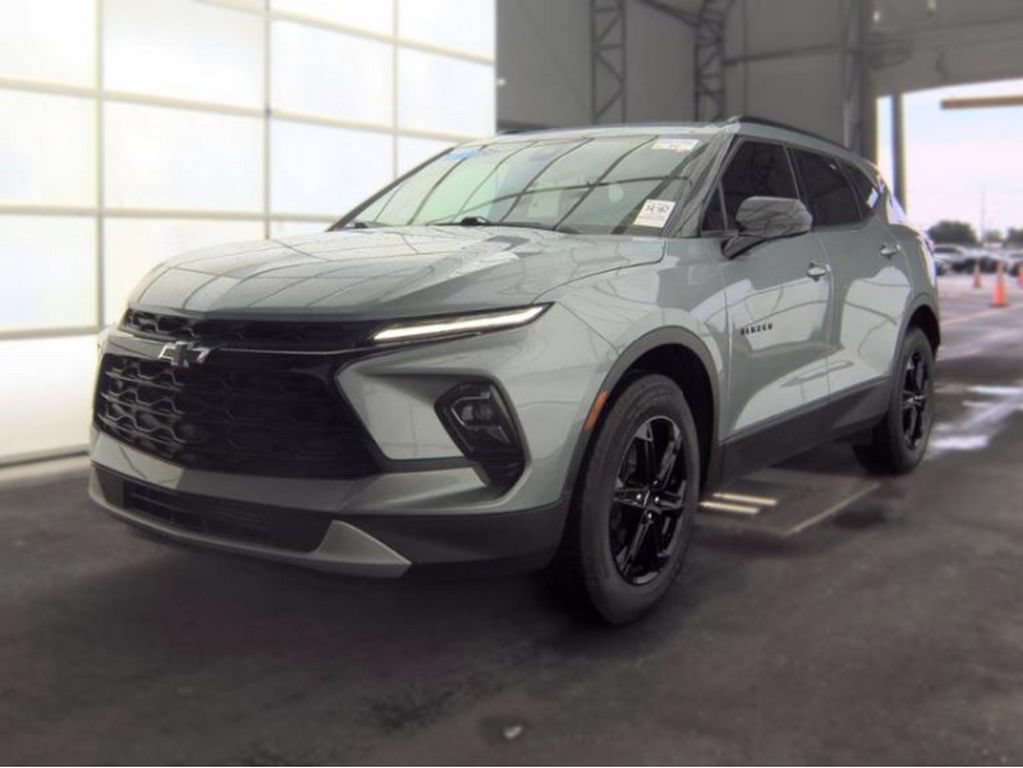 Used 2023 Chevrolet Blazer LT w/ Midnight/Sport Edition FWD image 2