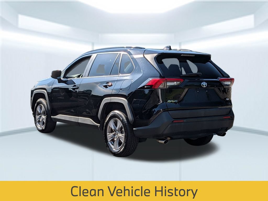 Used 2022 Toyota RAV4 XLE FWD image 4