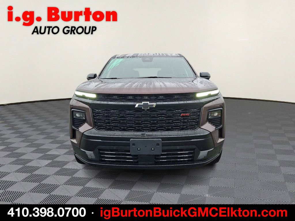 Used 2024 Chevrolet Traverse RS image 2