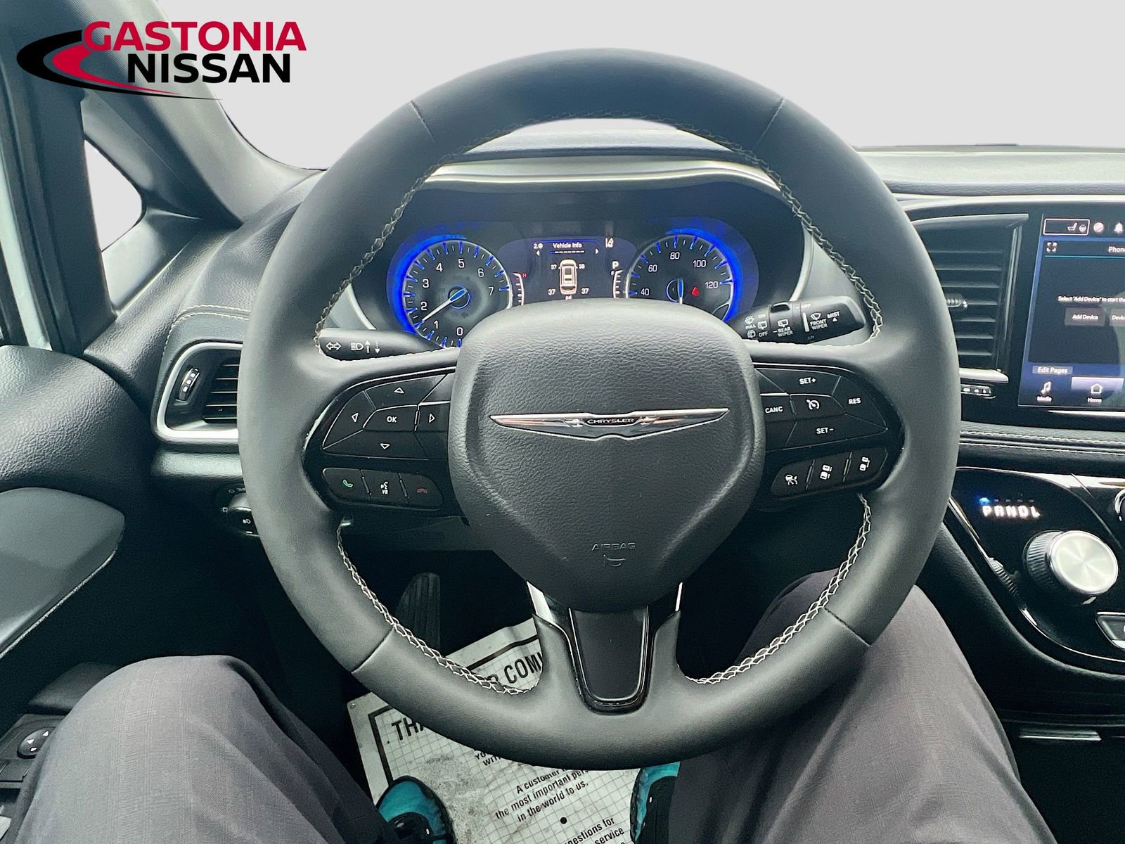 Used 2024 Chrysler Pacifica Touring image 14