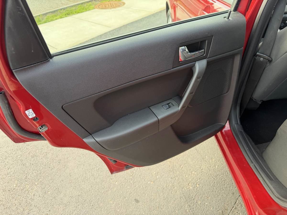 Used 2009 Ford Focus SES image 14