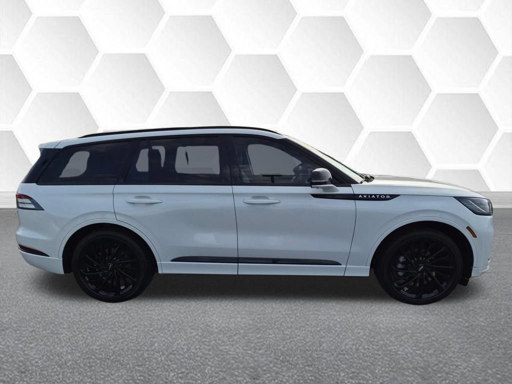 Used 2025 Lincoln Aviator Reserve w/ Luxury Package RWD image 2