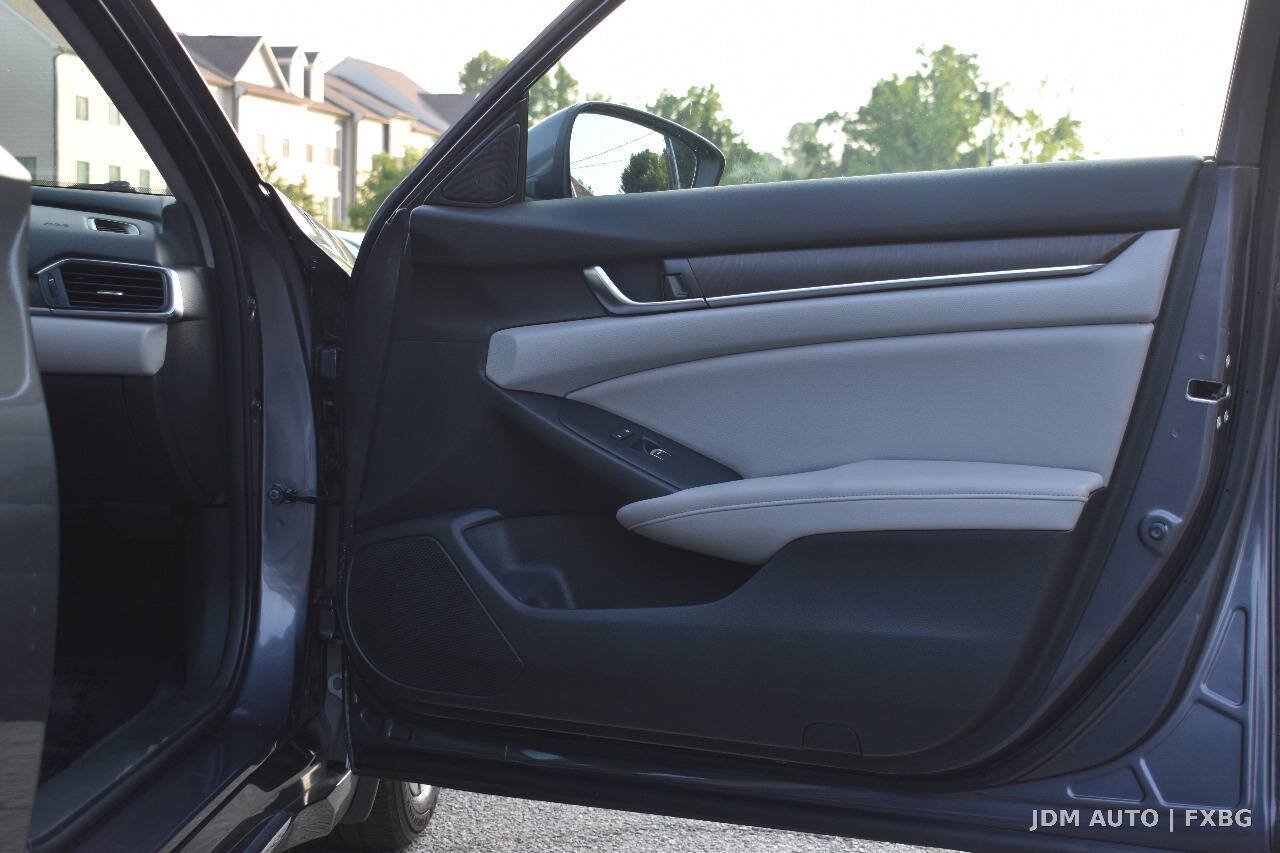 Used 2018 Honda Accord EX image 9