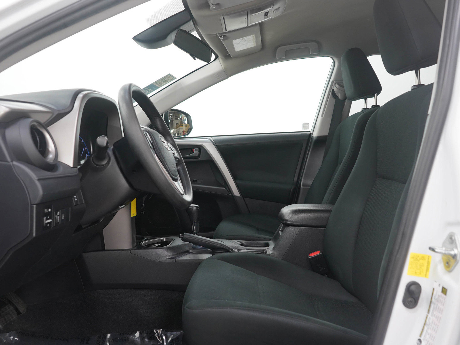 Used 2018 Toyota RAV4 LE w/ All Weather Liner Package image 22