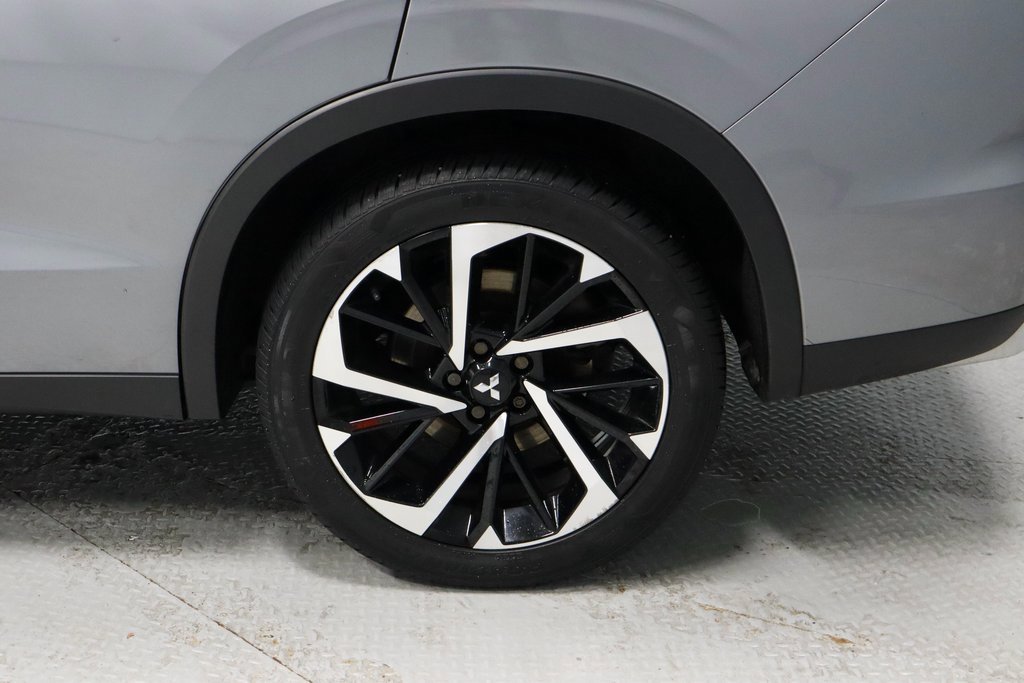 Used 2022 Mitsubishi Outlander SE image 19