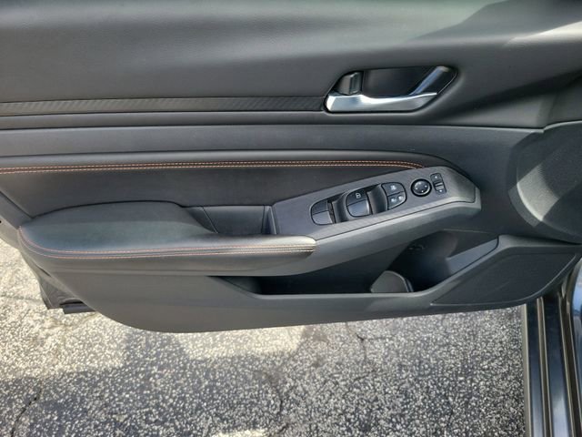 Used 2022 Nissan Altima 2.5 SR w/ Midnight Edition Package image 14